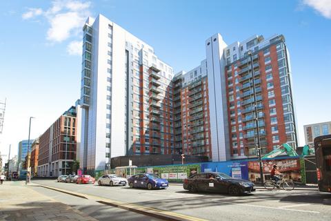 2 bed property, in Wellington Street, £210,000