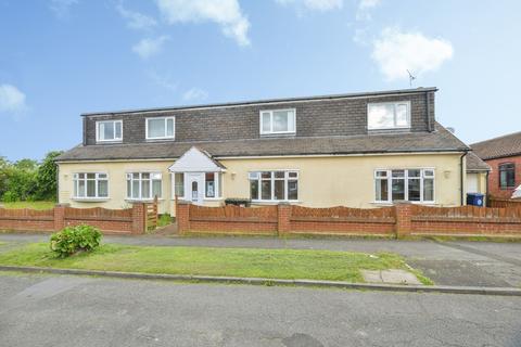4 bed property, in Ruskin Avenue, £450,000