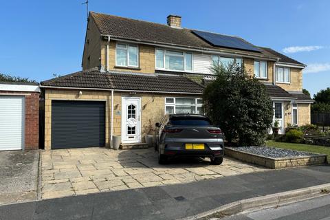 4 bed property, in Hamble Road, £350,000