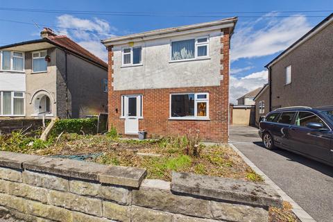 3 bed property, in Battismore Road, £175,000