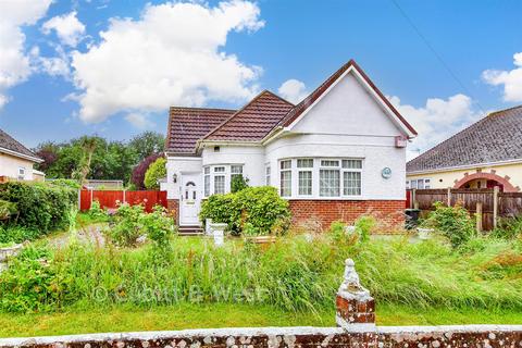 3 bed property, in Lone Valley, £600,000