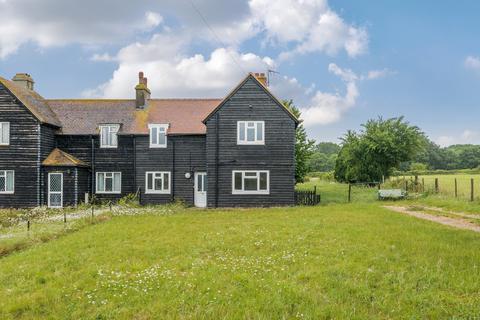 3 bed property, in Oaks Track, £550,000