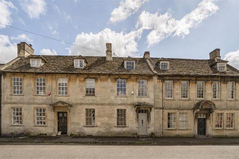 4 bed property, in High Street, £725,000