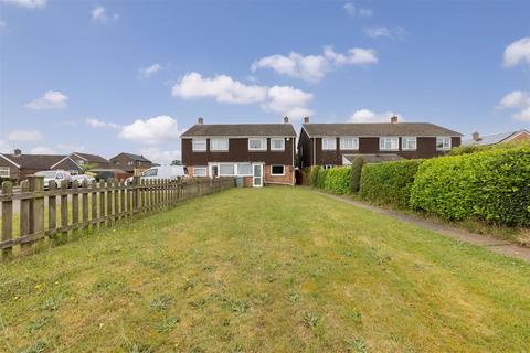 3 bed property, in Kiln Close, £240,000