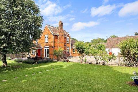 4 bed property, in Uffington, £750,000