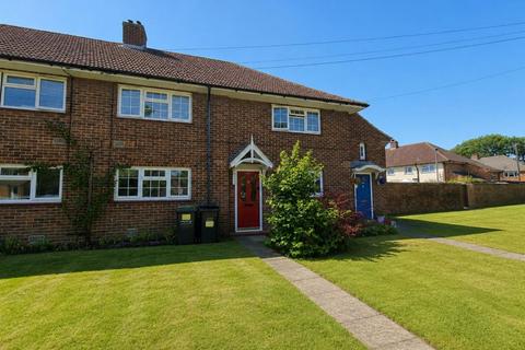 2 bed property, in St. Nicholas Avenue, £140,000