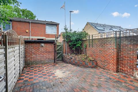 2 bed property, in Davern Close, £500,000