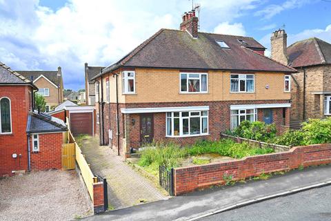 3 bed property, in Greengate Lane, £375,000