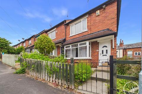 2 bed property, in Wilton Grove, £260,000