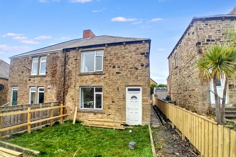 2 bed property, in Ewehurst Crescent, £90,000