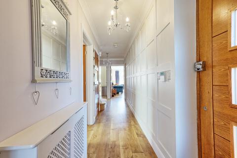 4 bed property, in High Road, £700,000