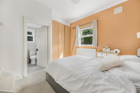 2 bed property, in Meteor Road, £250,000