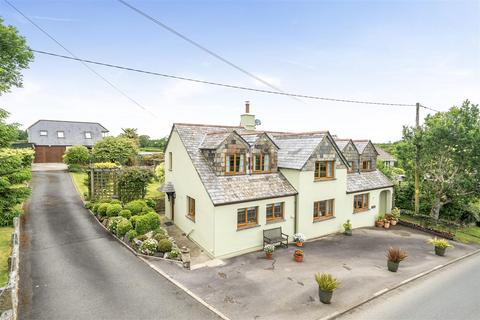 5 bed property, in Slipperhill, £695,000