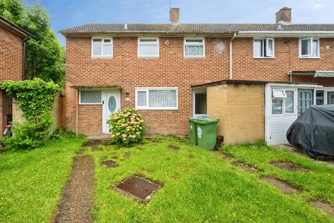 3 bed property, in Colburn Close, £270,000