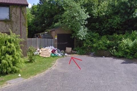 Studio, in Rendlesham Woodbridge, £1,000