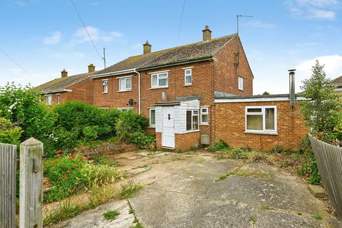 2 bed property, in Waveney Road, £200,000