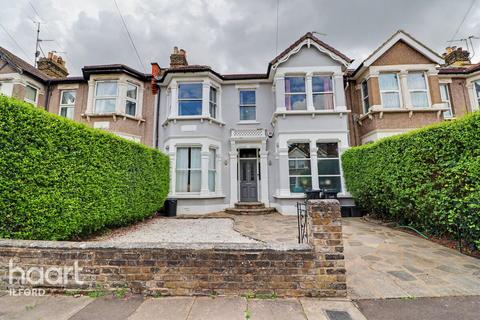 4 bed property, in Courtland Avenue, £850,000