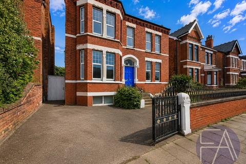 6 bed property, in Liverpool Road, £475,000