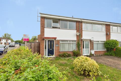 3 bed property, in Eliot Road, £350,000