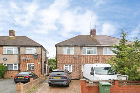 2 bed property, in Glenwood Close, £375,000