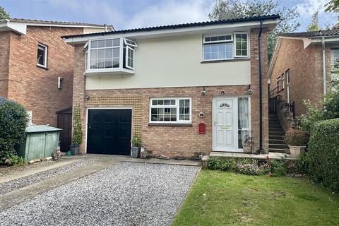 4 bed property, in Hazel Avenue, £439,950