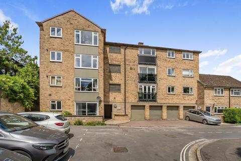 3 bed property, in Cockpit Close, £295,000
