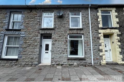 3 bed property, in Elizabeth Street, £95,000