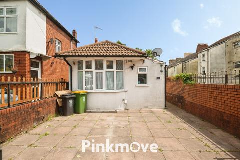 2 bed property, in Keynsham Avenue, £220,000