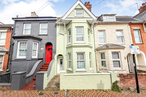 4 bed property, in Gordon Road, £400,000