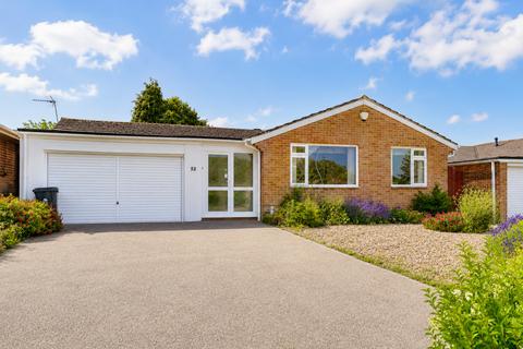 3 bed property, in Ellesfield Drive, £425,000