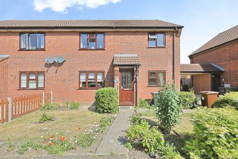 2 bed property, in South Green, £140,000