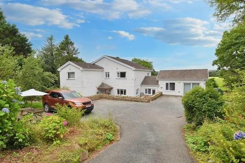 5 bed property, in Login, £600,000