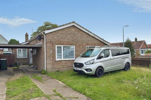 3 bed property, in Mill Close, £220,000
