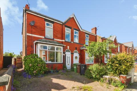3 bed property, in Warren Road, £200,000
