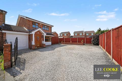3 bed property, in Croxley Gardens, £320,000