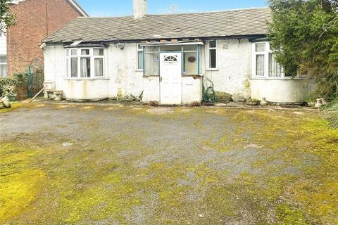 2 bed property, in Ashby Road, £140,000