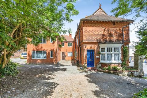 2 bed property, in London Road, £140,000