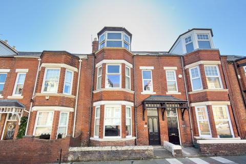 4 bed property, in no.9 Woodlands Terrace, £140,000