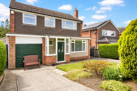 3 bed property, in Churchill Crescent, £475,000