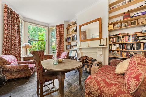 1 bed property, in Aynhoe Road, £550,000