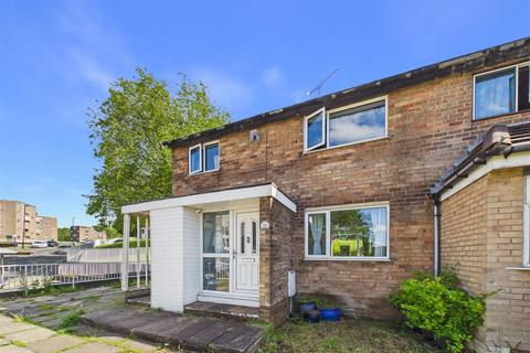 3 bed property, in Blackstock Road, £130,000