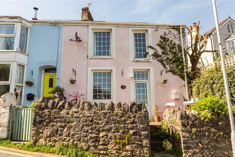 2 bed property, in Western Lane, £185,000