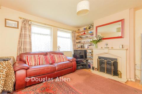 3 bed property, in Belmont Avenue, £400,000