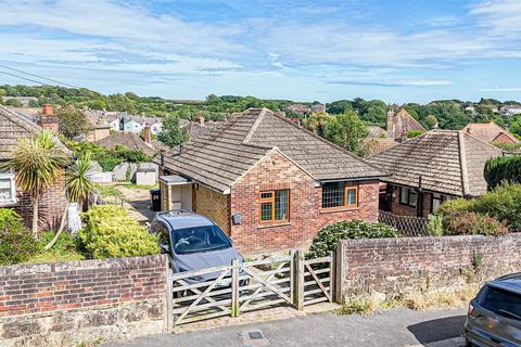 2 bed property, in Mount Road, £315,000