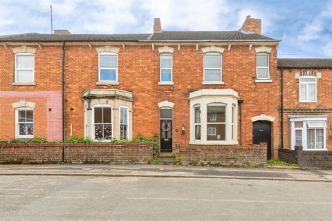 3 bed property, in Duke Street, £225,000