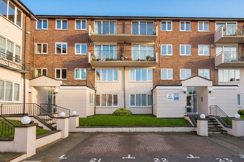 1 bed property, in Silkdale Close, £200,000