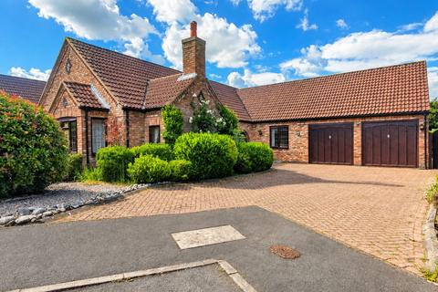 3 bed property, in Cumberland Gardens, £525,000