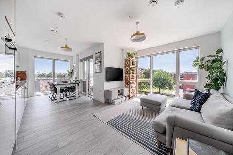 2 bed property, in Pomeroy Street, £475,000