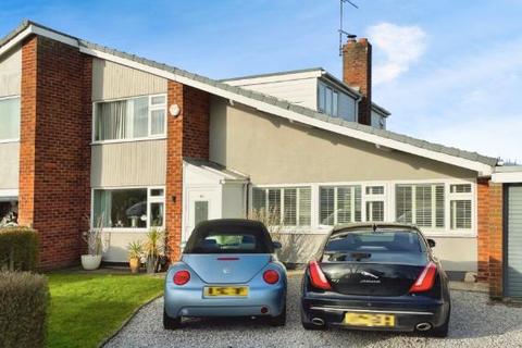 4 bed property, in Tattenhall, £360,000