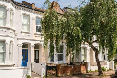3 bed property, in Wilton Avenue, £1,150,000